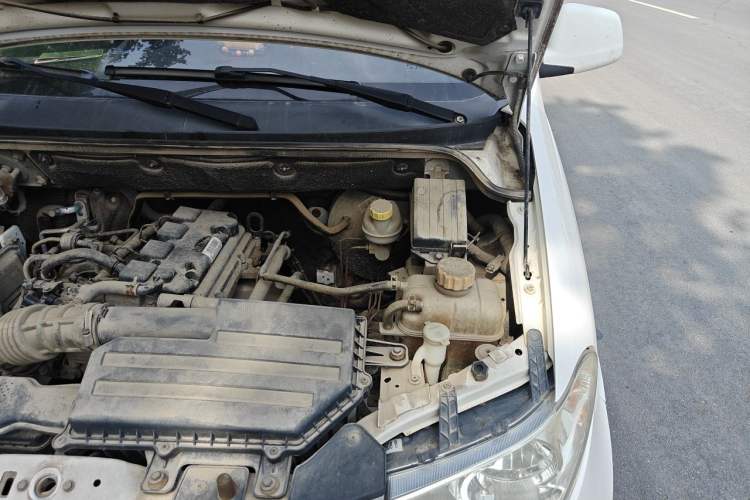 Used Wuling Hongguang 2015 1.5L S Basic Version China V Standard Engine Bay Left