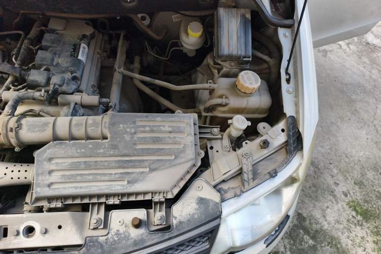 Used Wuling Hongguang 2015 1.5L S Basic Version China V Standard Engine Bay Left