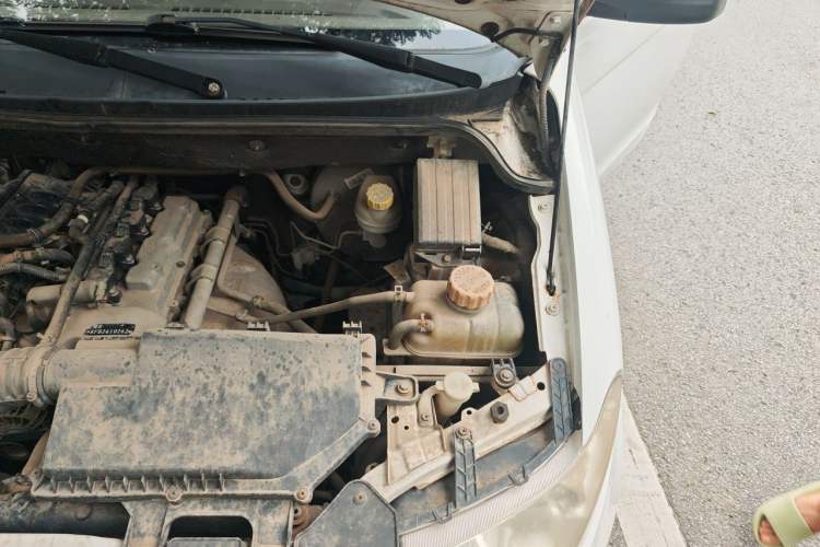 Used Wuling Hongguang 2015 1.2L S Base Model China V Standard Engine Bay Left
