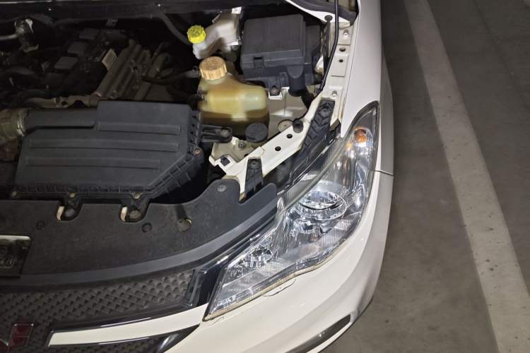 Used Wuling Hongguang 2015 1.5L S1 Comfort China V Standard Engine Bay Left