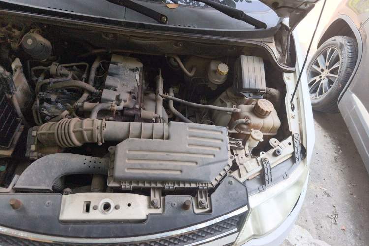 Used Wuling Hongguang 2015 1.5L S Basic Version China V Standard Engine Bay Left