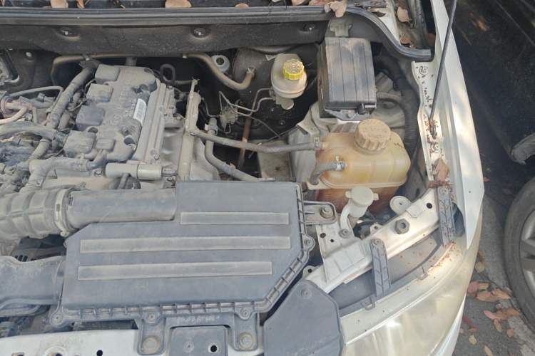 Used Wuling Hongguang 2015 1.5L S Basic Version China V Standard Engine Bay Left