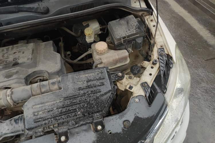 Used Wuling Hongguang 2015 1.5L S1 Comfort China V Standard Engine Bay Left