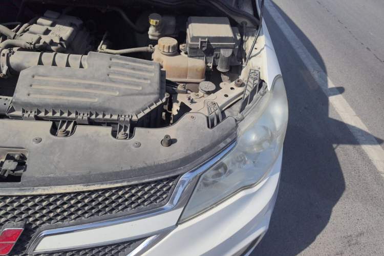 Used Wuling Hongguang 2015 1.5L S1 Standard China V-Emission Standards Engine Bay Left
