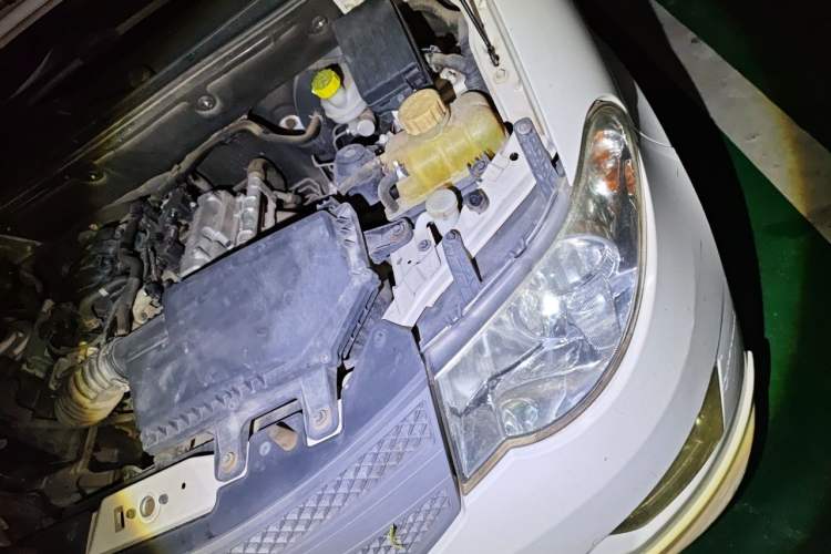Used Wuling Hongguang 2015 1.2L S Base Model China V Standard Engine Bay Left