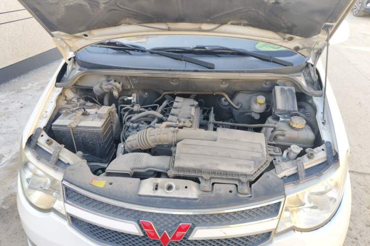 Used Wuling Hongguang 2015 1.5L S Basic Version China V Standard Engine Bay
