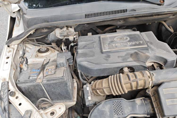Used Wuling Hongguang 2015 1.5L S1 Luxury National Emission Standard V Engine Bay Right