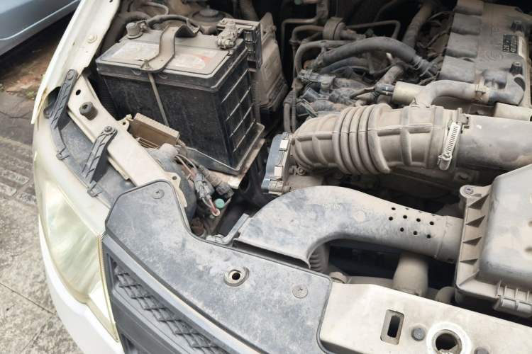 Used Wuling Hongguang 2015 1.5L S Basic Version China V Standard Engine Bay Right