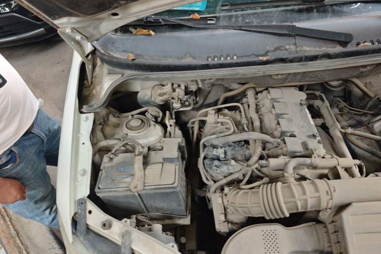 Used Wuling Hongguang 2015 1.5L S Basic Version China V Standard Engine Bay Right