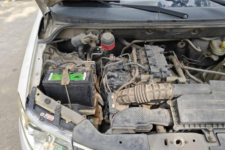 Used Wuling Hongguang 2015 1.5L S Basic Version China V Standard Engine Bay Right