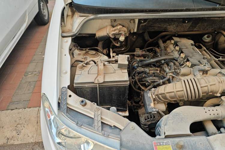 Used Wuling Hongguang 2015 1.5L S Basic Version China V Standard Engine Bay Right
