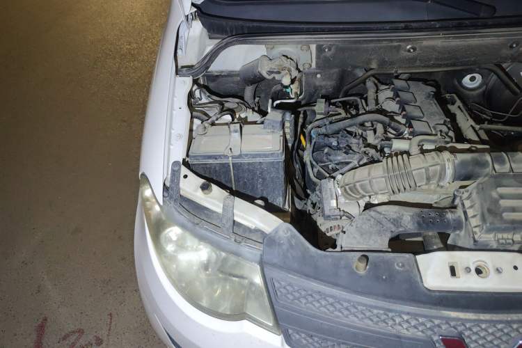 Used Wuling Hongguang 2015 1.5L S Basic Version China V Standard Engine Bay Right