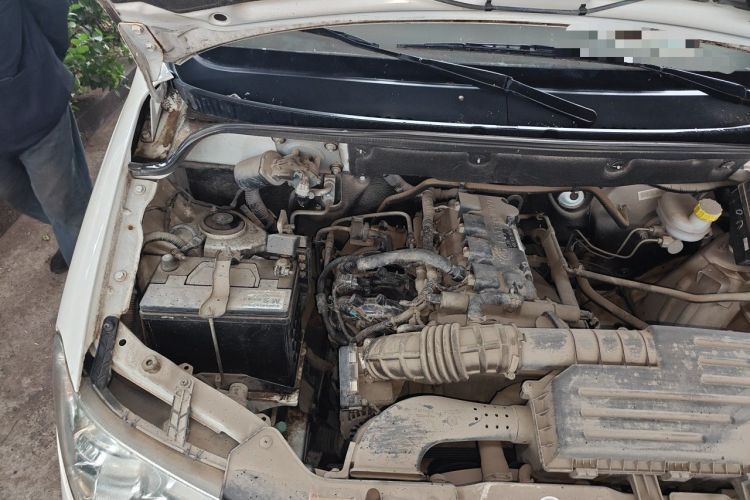 Used Wuling Hongguang 2015 1.5L S Basic Version China V Standard Engine Bay Right