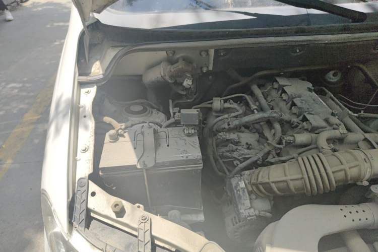 Used Wuling Hongguang 2015 1.5L S Basic Version China V Standard Engine Bay Right