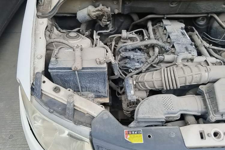 Used Wuling Hongguang 2015 1.5L S Basic Version China V Standard Engine Bay Right