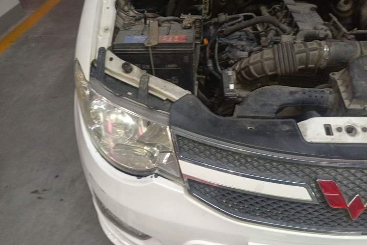 Used Wuling Hongguang 2015 1.5L S Basic Version China V Standard Engine Bay Right