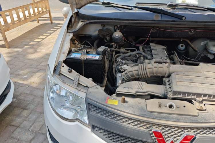 Used Wuling Hongguang 2015 1.5L S Basic Version China V Standard Engine Bay Right