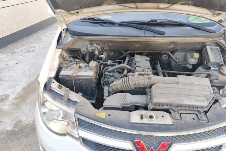Used Wuling Hongguang 2015 1.5L S Basic Version China V Standard Engine Bay Right