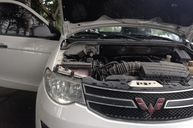Used Wuling Hongguang 2015 1.5L S Basic Version China V Standard Engine Bay Right