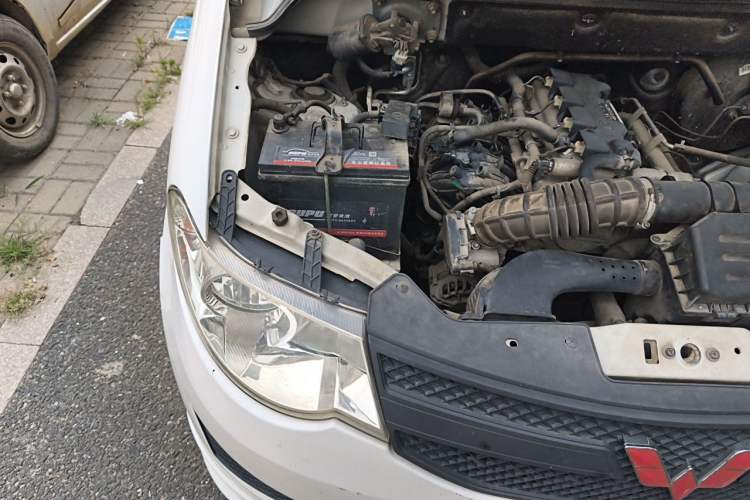 Used Wuling Hongguang 2015 1.5L S Basic Version China V Standard Engine Bay Right