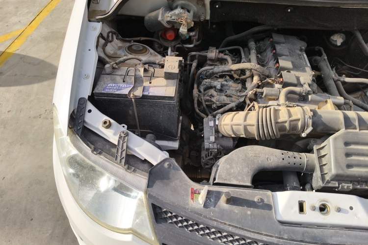 Used Wuling Hongguang 2015 1.5L S Basic Version China V Standard Engine Bay Right