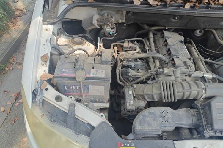 Used Wuling Hongguang 2015 1.5L S Basic Version China V Standard Engine Bay Right