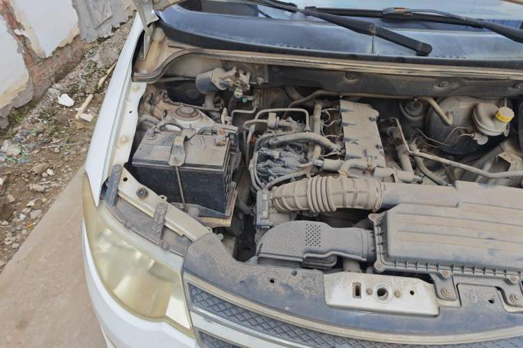 Used Wuling Hongguang 2015 1.5L S Basic Version China V Standard Engine Bay Right