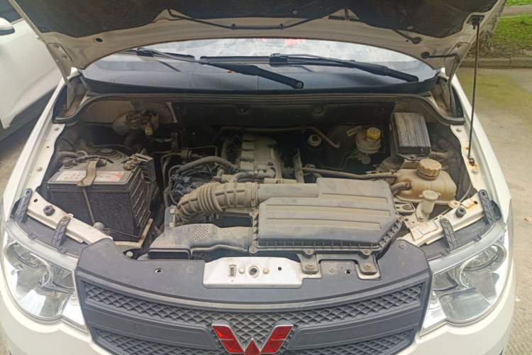 Used Wuling Hongguang 2015 1.5L S Basic Version China V Standard Engine Bay