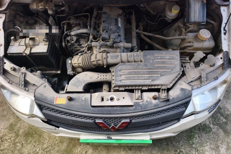 Used Wuling Hongguang 2015 1.5L S Basic Version China V Standard Engine Bay