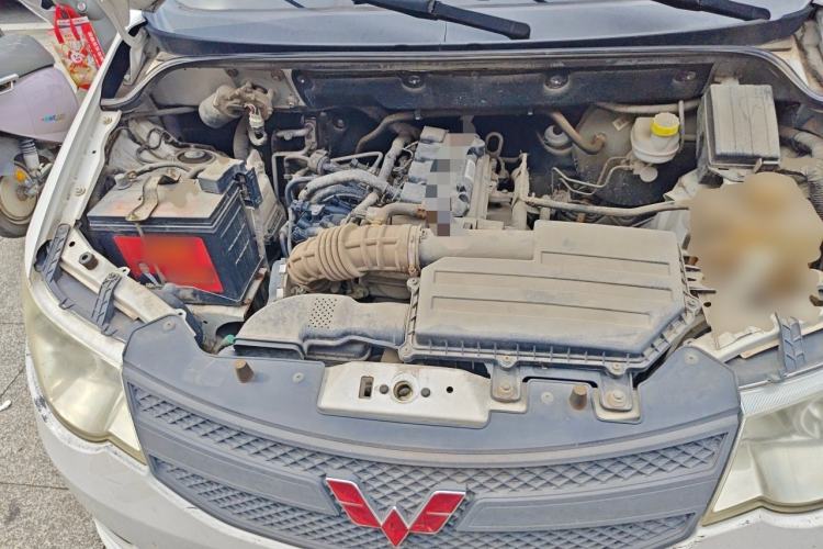 Used Wuling Hongguang 2015 1.5L S Basic Version China V Standard Engine Bay