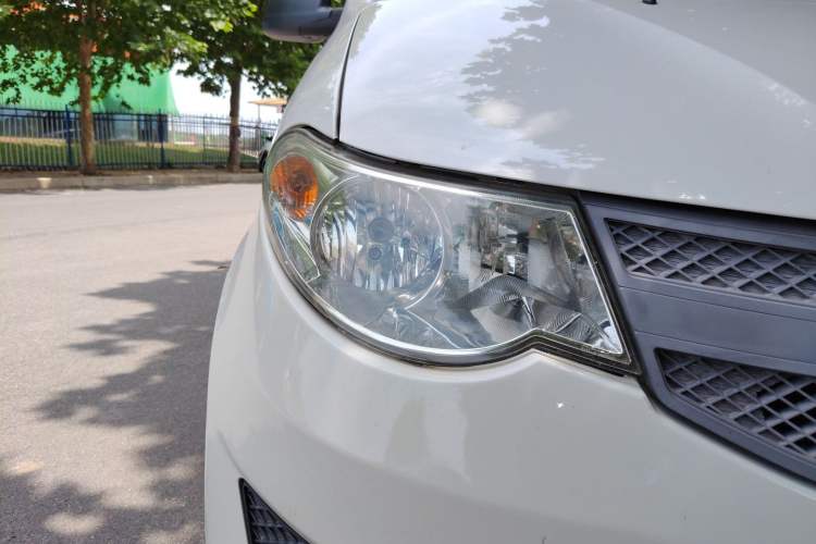 Used Wuling Hongguang 2015 1.5L S Basic Version China V Standard Exterior 6