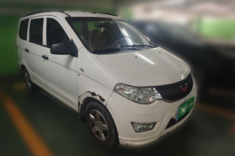 Used Wuling Hongguang 2015 1.5L S Basic Version China V Standard Front Right 45 Deg