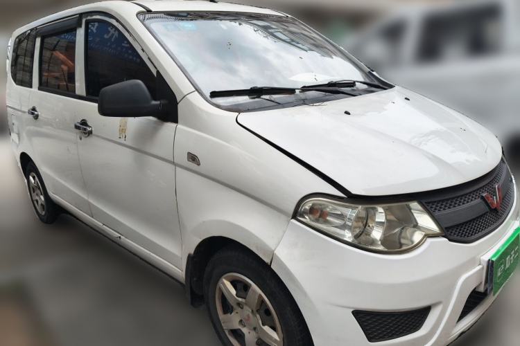 Used Wuling Hongguang 2015 1.5L S Basic Version China V Standard Front Right 45 Deg