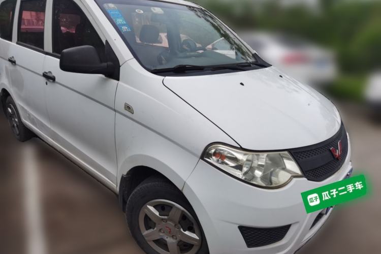 Used Wuling Hongguang 2015 1.5L S Basic Version China V Standard Front Right 45 Deg