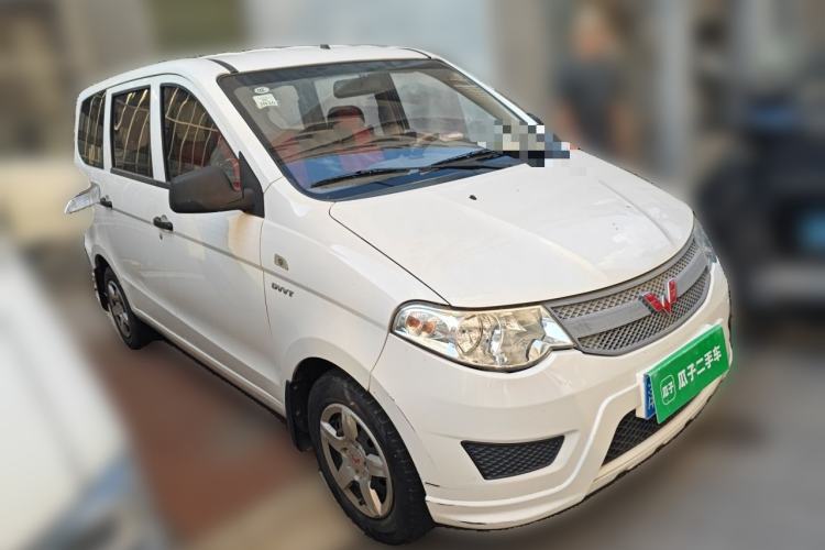 Used Wuling Hongguang 2015 1.5L S Basic Version China V Standard Front Right 45 Deg
