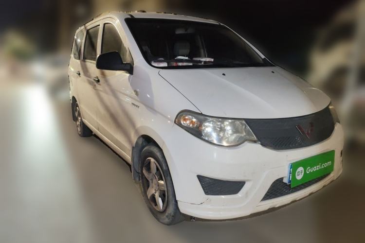 Used Wuling Hongguang 2015 1.5L S Basic Version China V Standard Front Right 45 Deg