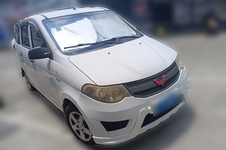 Used Wuling Hongguang 2015 1.5L S Basic Version China V Standard Front Right 45 Deg