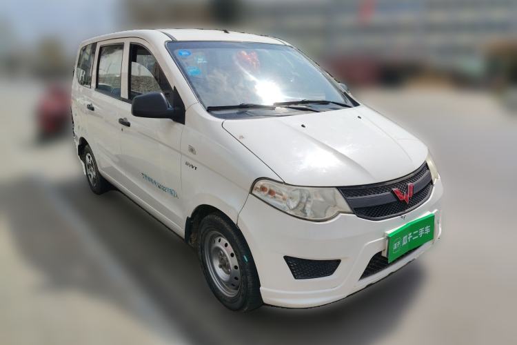 Used Wuling Hongguang 2015 1.5L S Basic Version China V Standard Front Right 45 Deg