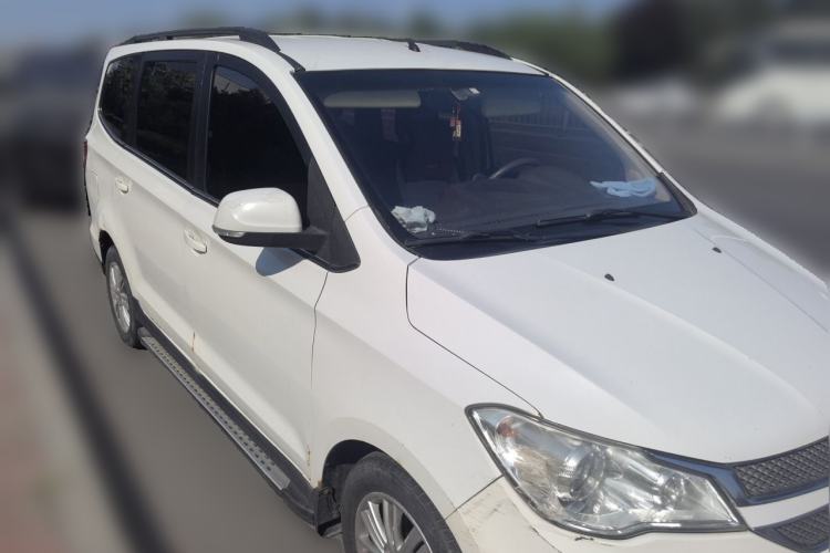 Used Wuling Hongguang 2015 1.5L S1 Standard China V-Emission Standards Front Right 45 Deg