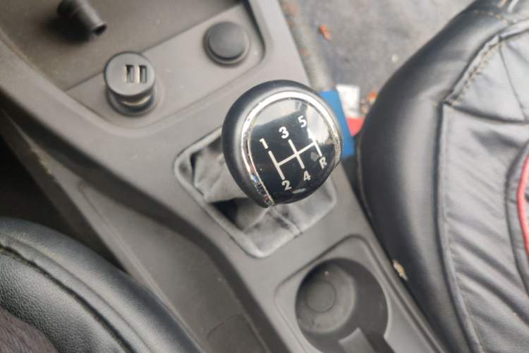 Used Wuling Hongguang 2015 1.2L S Base Model China V Standard Gear Lever
