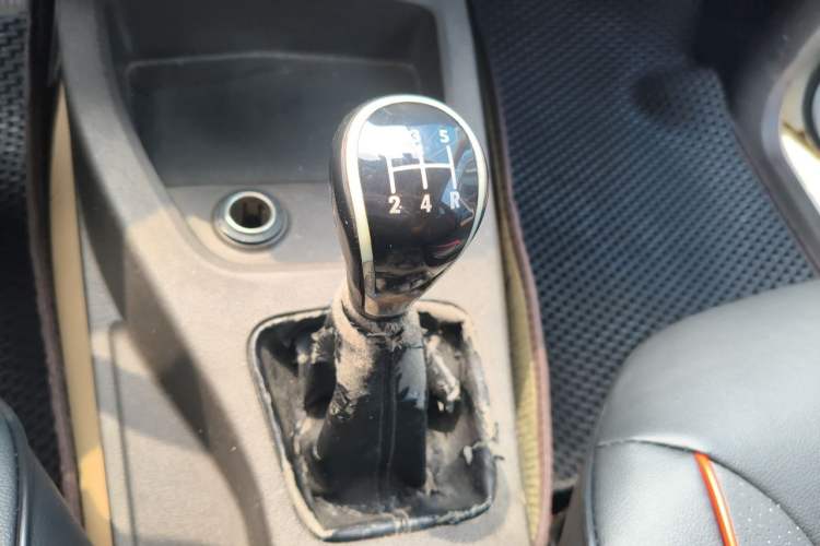 Used Wuling Hongguang 2015 1.2L S Base Model China V Standard Gear Lever