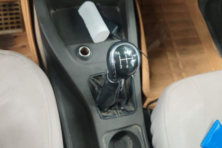 Used Wuling Hongguang 2015 1.2L S Base Model China V Standard Gear Lever