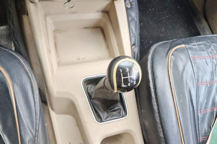 Used Wuling Hongguang 2015 1.5L S1 Standard China V-Emission Standards Gear Lever