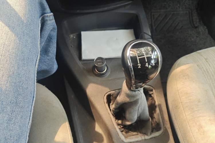 Used Wuling Hongguang 2015 1.5L S Basic Version China V Standard Gear Lever