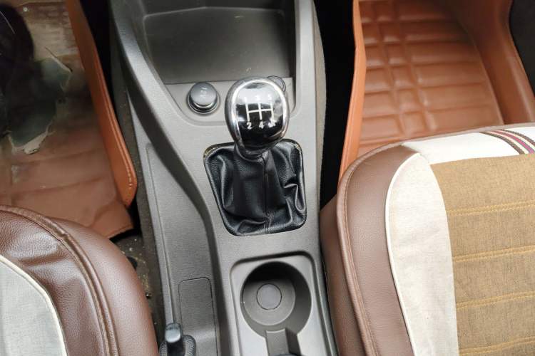 Used Wuling Hongguang 2015 1.2L S Base Model China V Standard Gear Lever