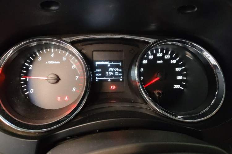 Used Wuling Hongguang 2015 1.5L S1 Standard China V-Emission Standards Instrument Cluster