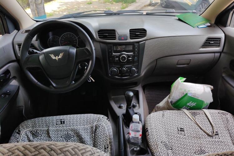 Used Wuling Hongguang 2015 1.5L S Basic Version China V Standard Interior 2