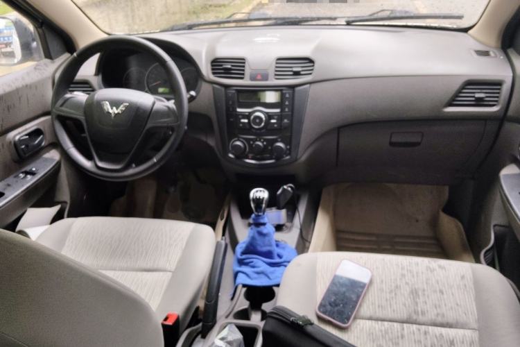 Used Wuling Hongguang 2015 1.5L S Basic Version China V Standard Interior 2