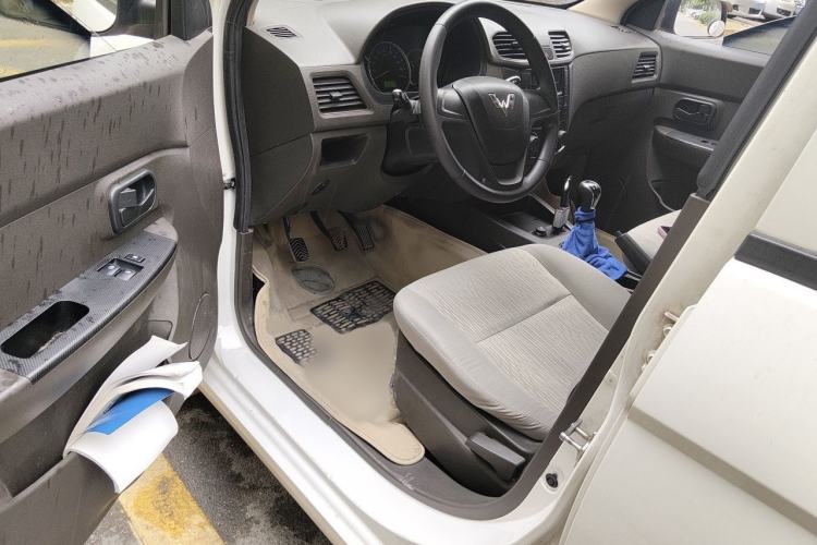 Used Wuling Hongguang 2015 1.5L S Basic Version China V Standard Interior 3