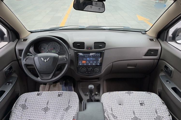 Used Wuling Hongguang 2015 1.5L S Basic Version China V Standard Interior 4